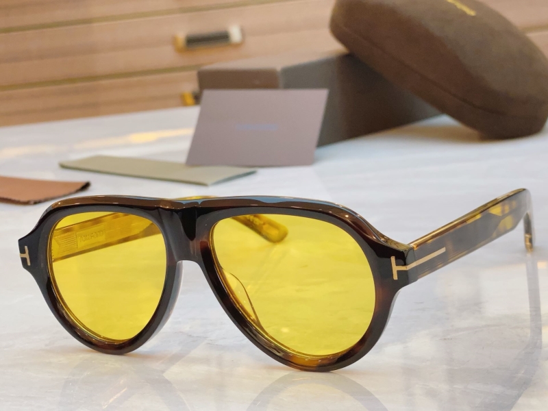 TOM FORD